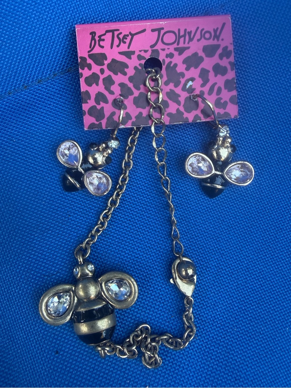 NWT Betsey Johnson Black, GoldTone & Rhinestone Bee Bracelet & Earrings!